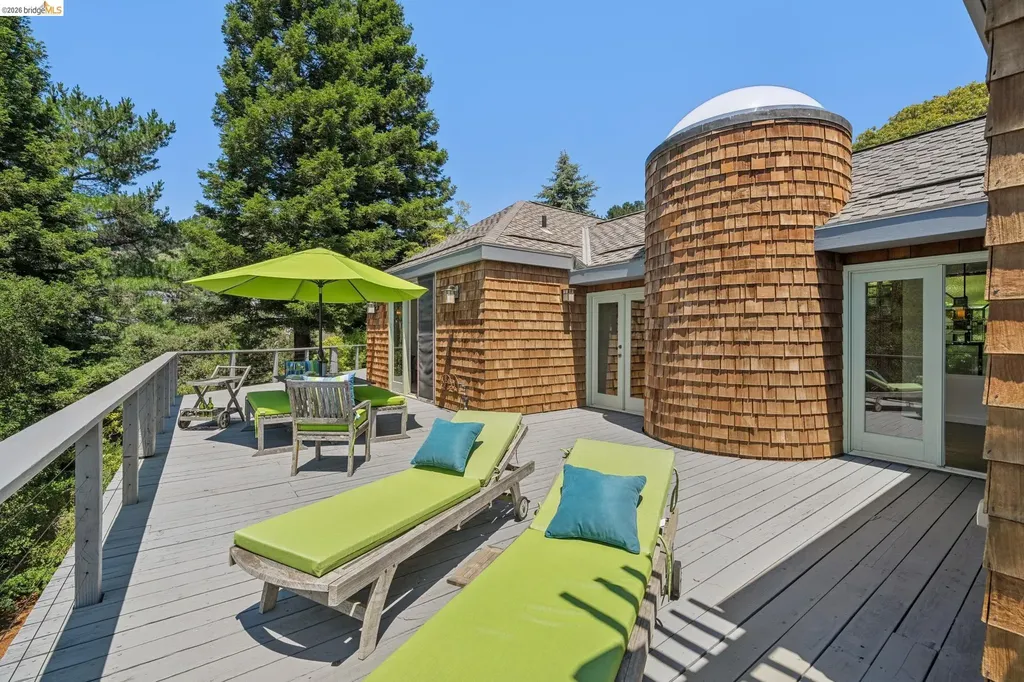 2223 Tunnel Road Oakland CA 94611