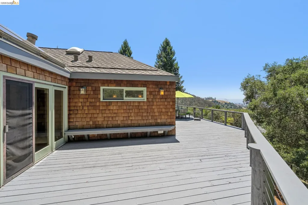2223 Tunnel Road Oakland CA 94611