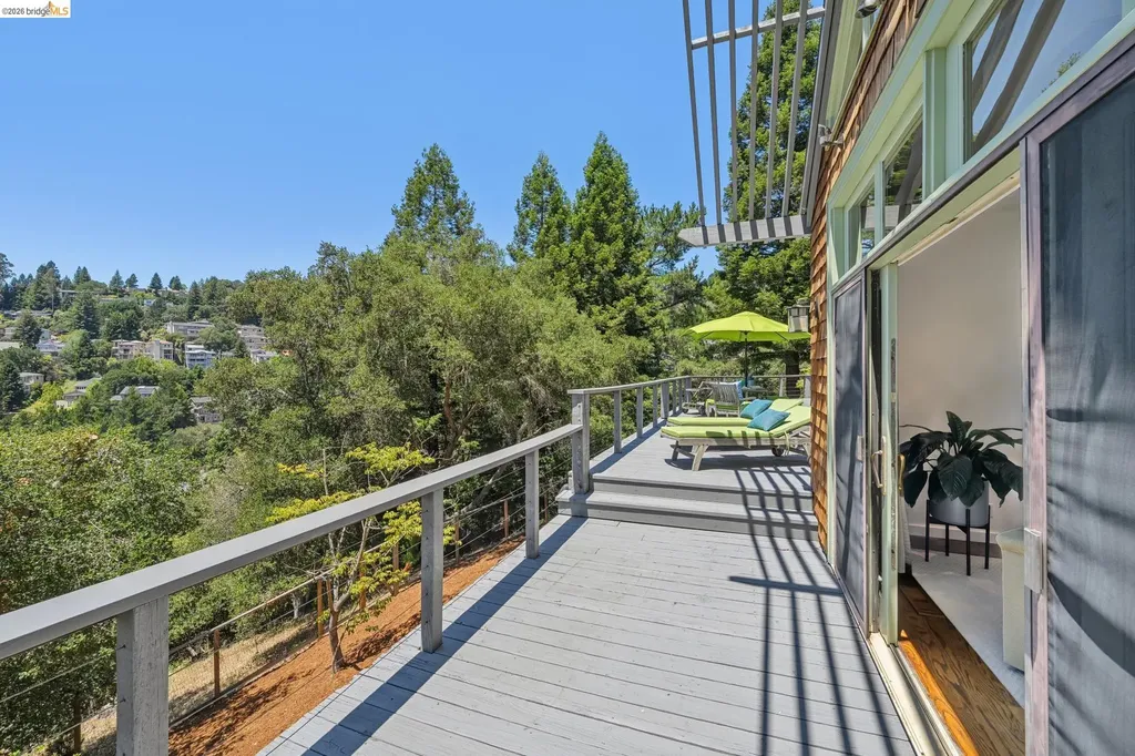 2223 Tunnel Road Oakland CA 94611