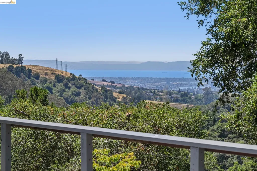 2223 Tunnel Road Oakland CA 94611