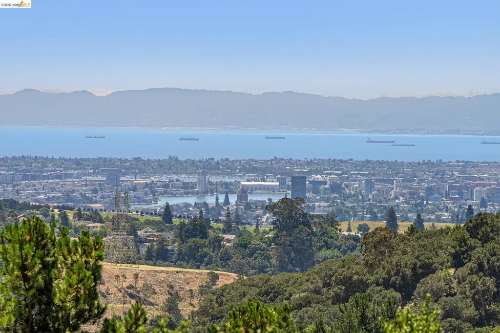 2223 Tunnel Road Oakland CA 94611