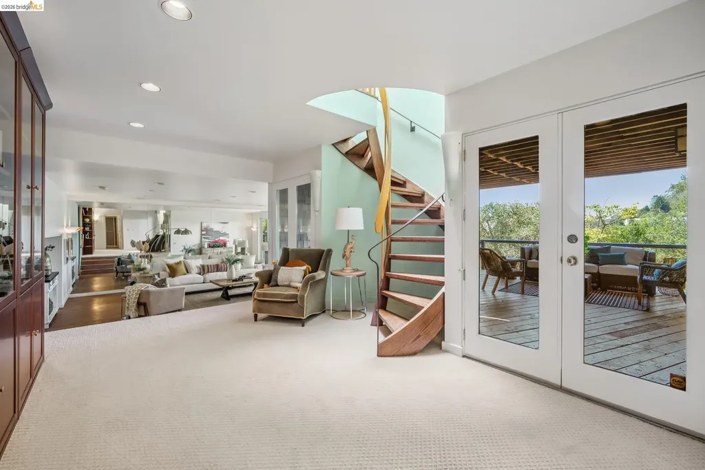2223 Tunnel Road Oakland CA 94611