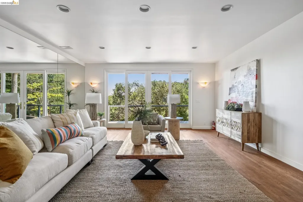 2223 Tunnel Road Oakland CA 94611