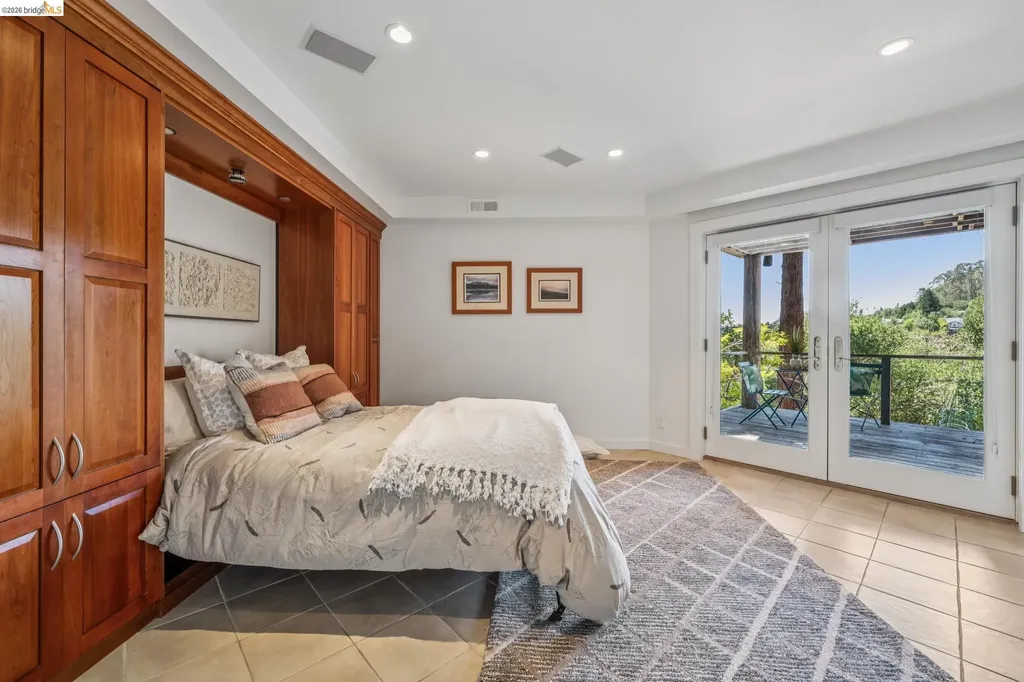 2223 Tunnel Road Oakland CA 94611