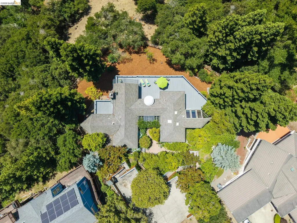 2223 Tunnel Road Oakland CA 94611