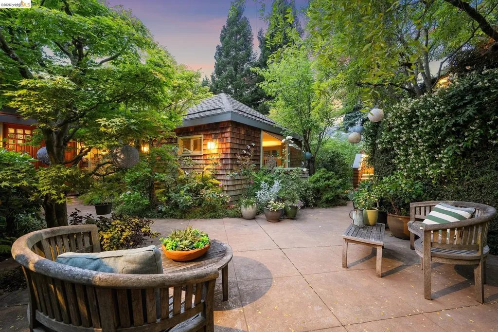 2223 Tunnel Road Oakland CA 94611
