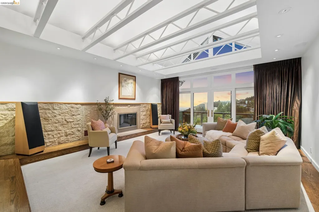 2223 Tunnel Road Oakland CA 94611