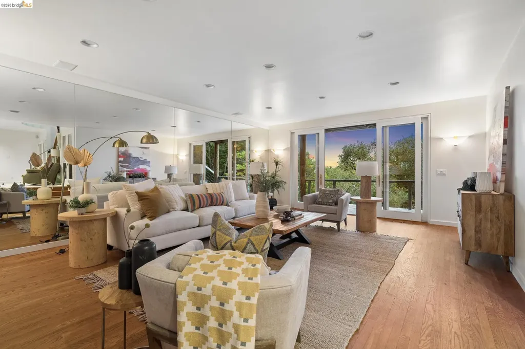 2223 Tunnel Road Oakland CA 94611