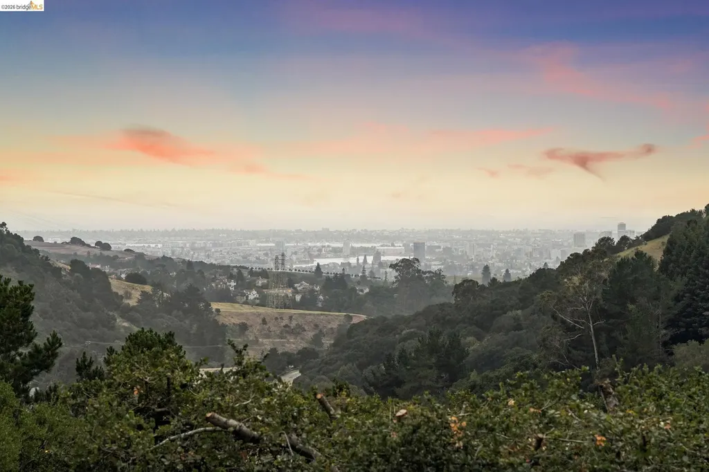 2223 Tunnel Road Oakland CA 94611