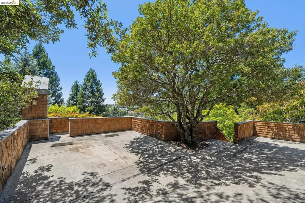 2223 Tunnel Road Oakland CA 94611