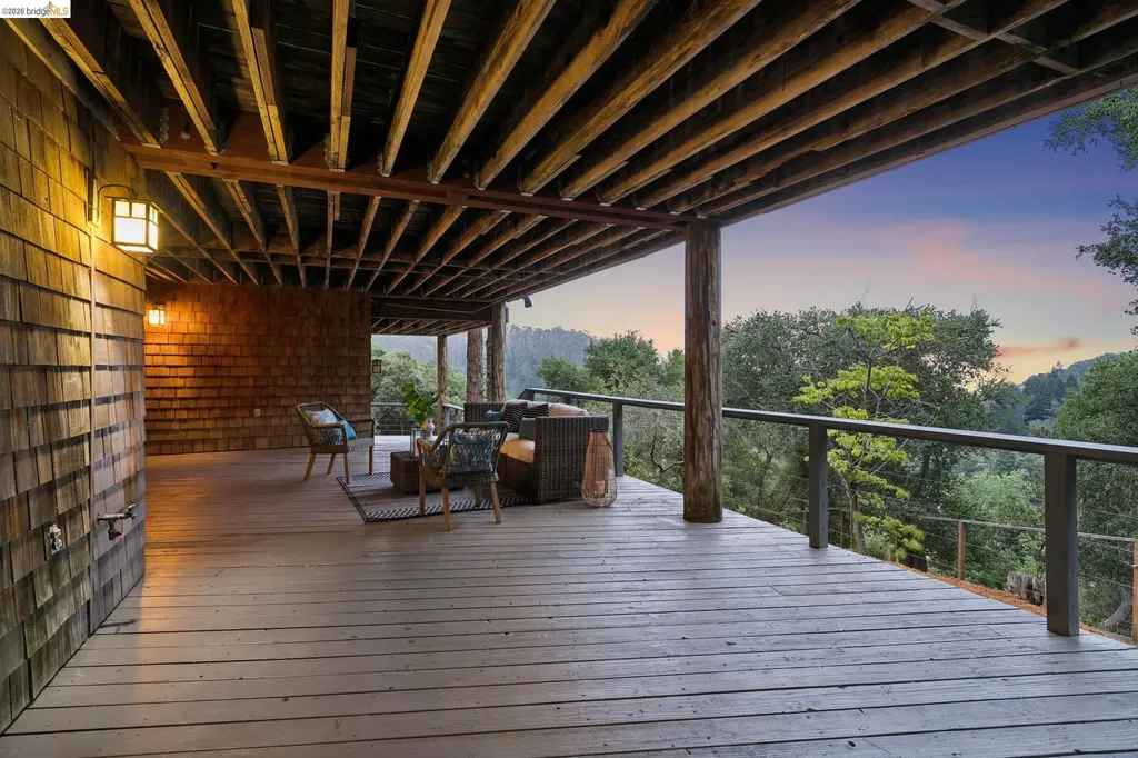 2223 Tunnel Road Oakland CA 94611