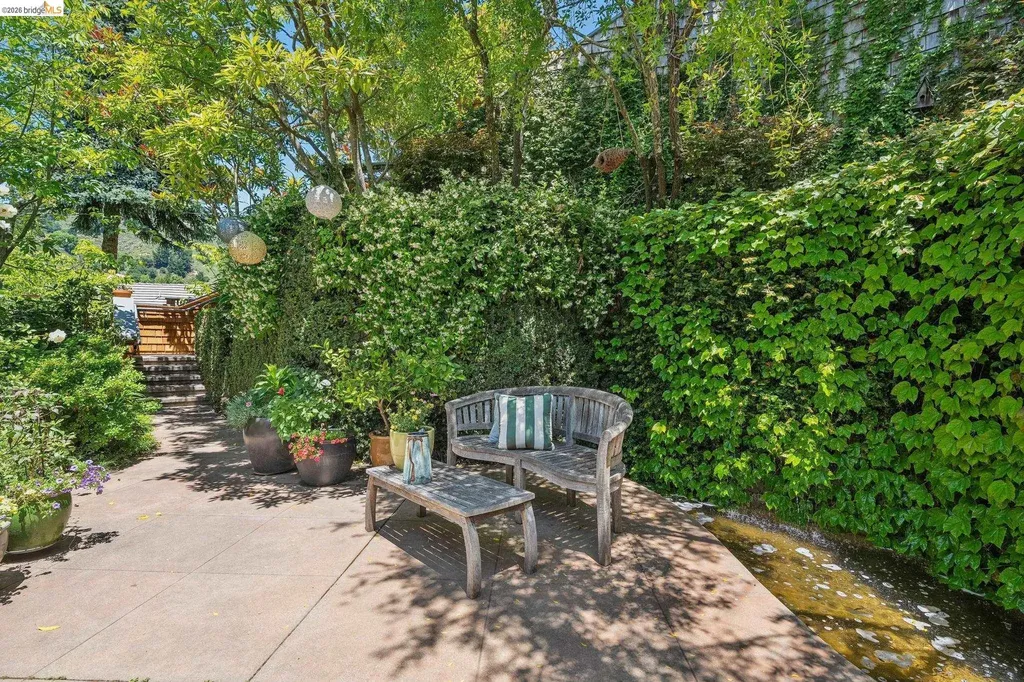 2223 Tunnel Road Oakland CA 94611