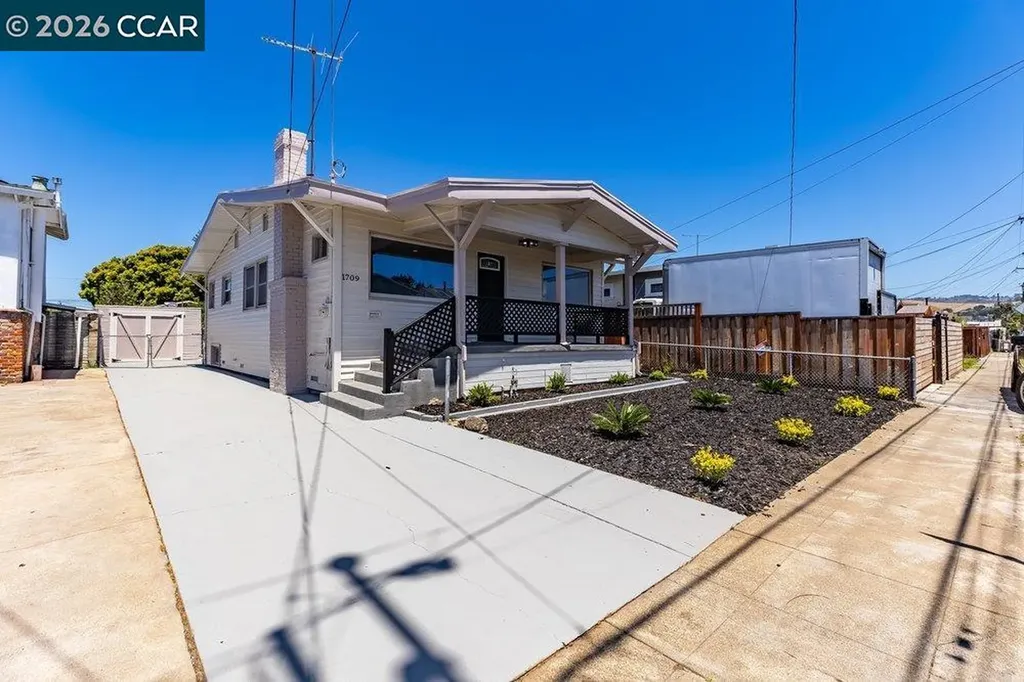 1709 Auseon Avenue Oakland CA 94621
