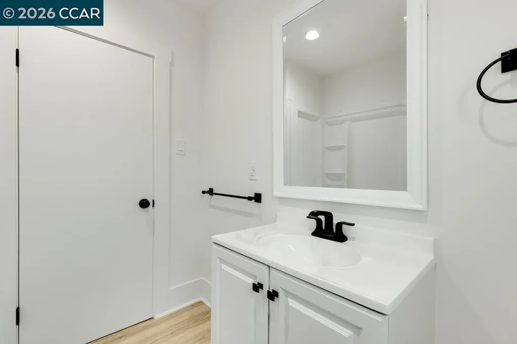 1709 Auseon Avenue Oakland CA 94621