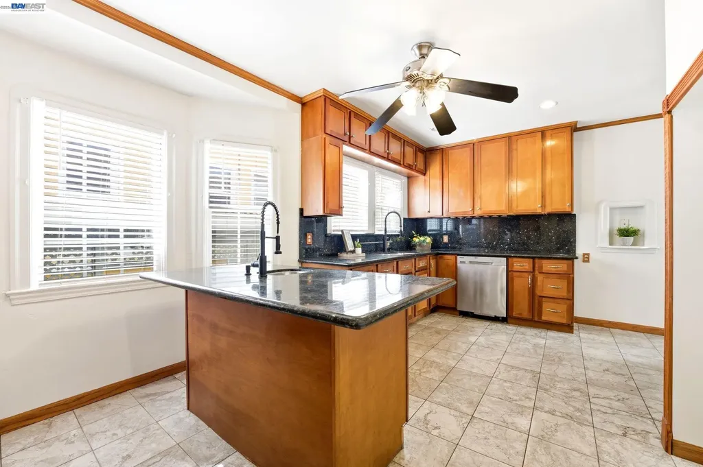 5814 Fleming Avenue Oakland CA 94605