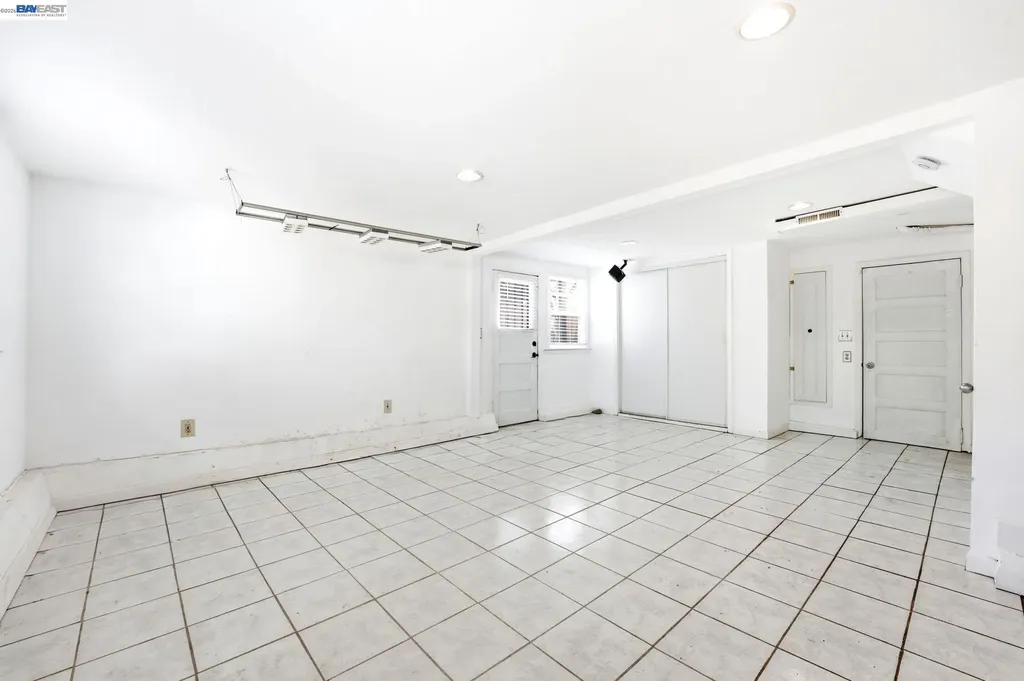 5814 Fleming Avenue Oakland CA 94605