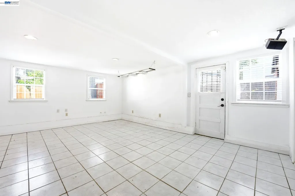 5814 Fleming Avenue Oakland CA 94605
