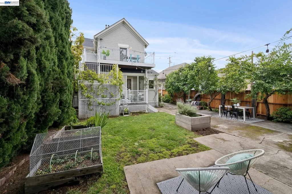 758 Alcatraz Avenue Oakland CA 94609