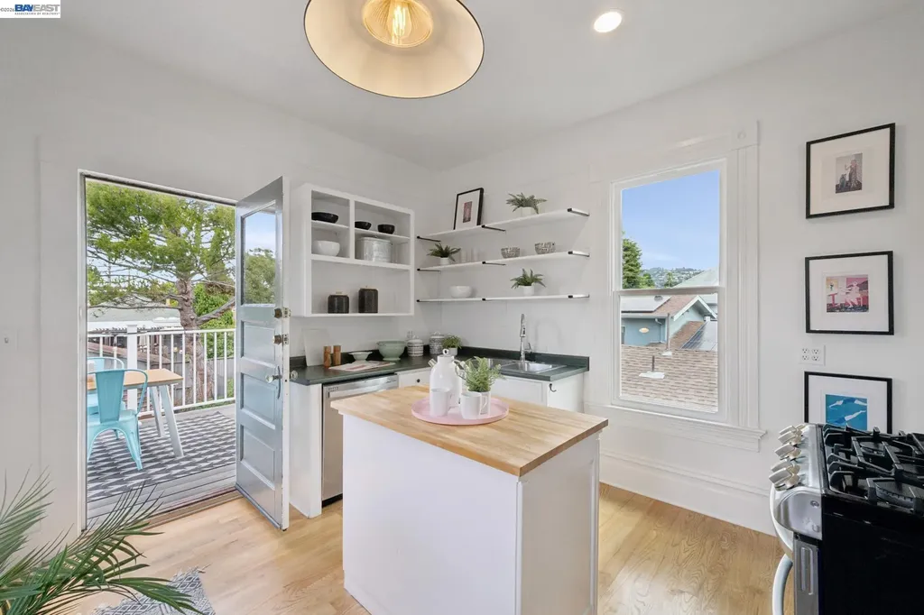 758 A Alcatraz Avenue Oakland CA 94609