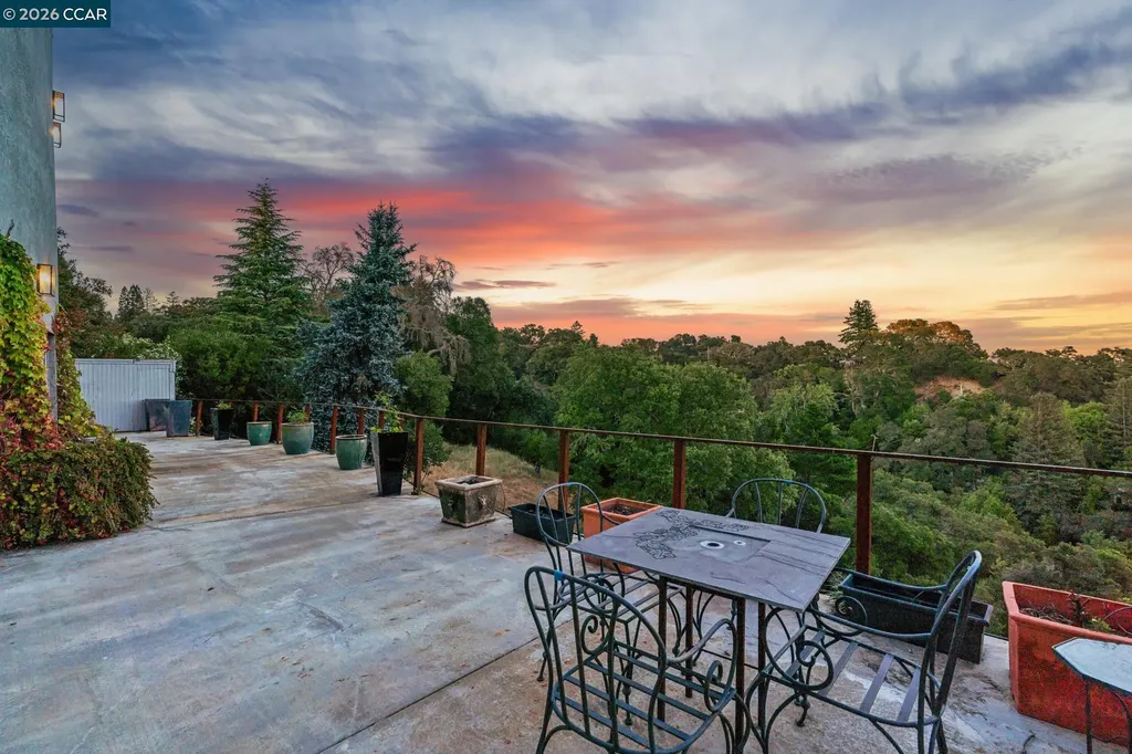 5 Oak Flat Road Orinda CA 94563