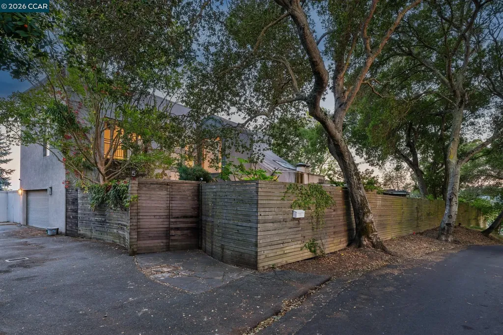 5 Oak Flat Road Orinda CA 94563