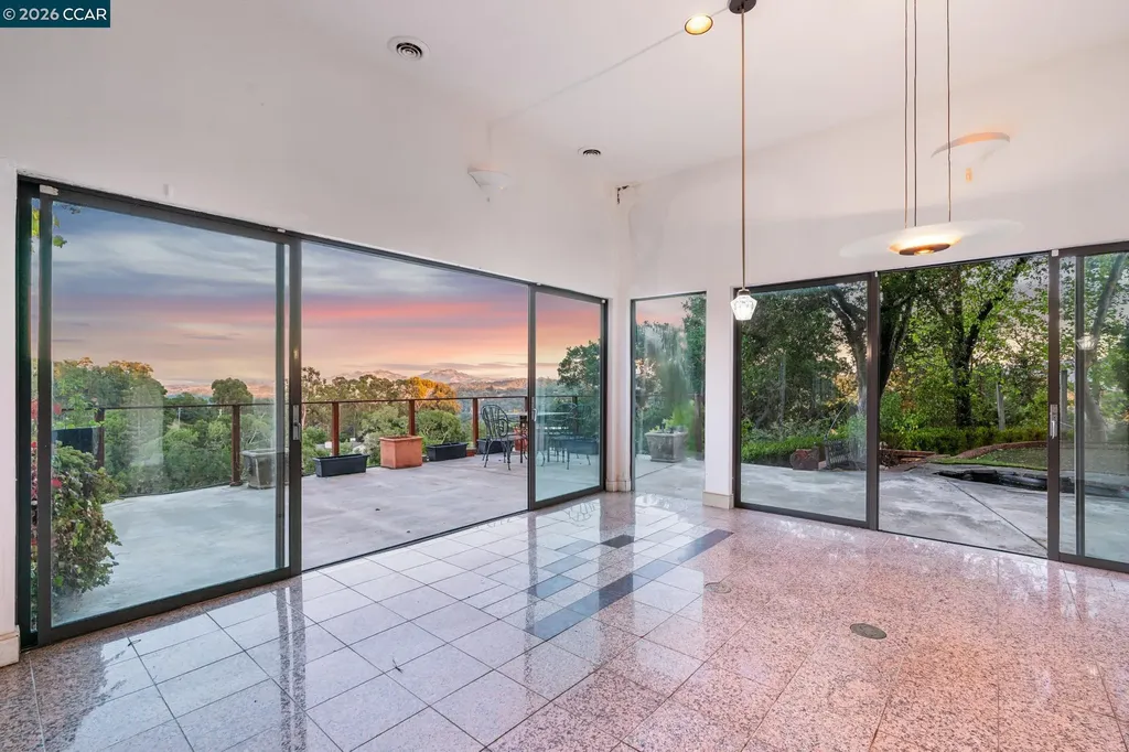 5 Oak Flat Road Orinda CA 94563