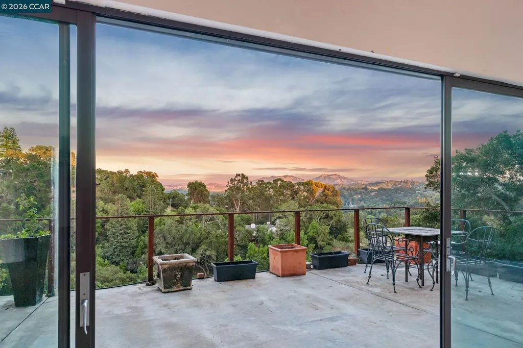 5 Oak Flat Road Orinda CA 94563