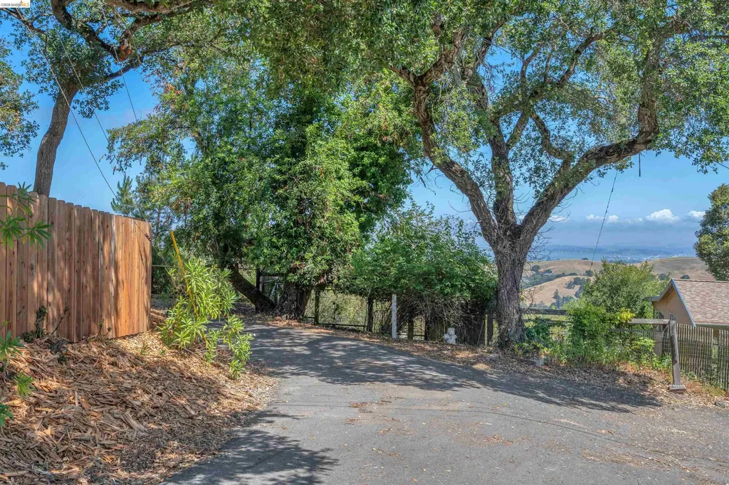 7001 Monte Verde Road El Sobrante CA 94803