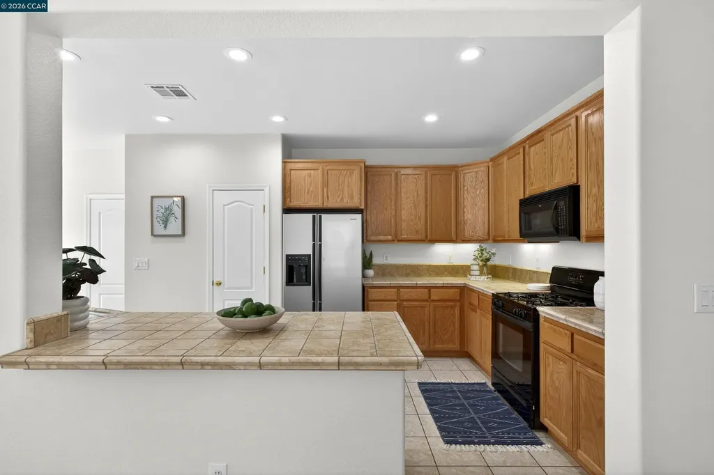 221 Victory Way Suisun City CA 94585