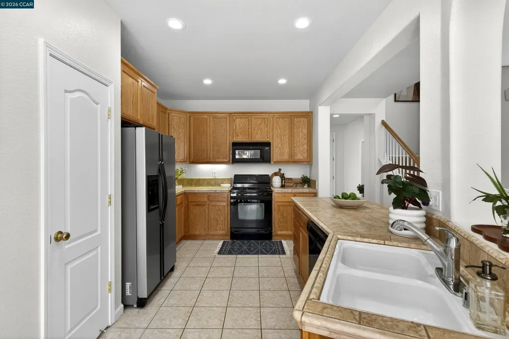 221 Victory Way Suisun City CA 94585