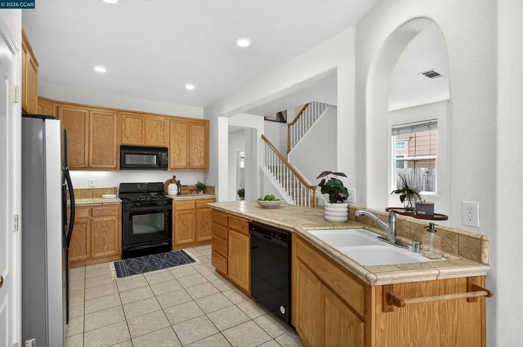 221 Victory Way Suisun City CA 94585