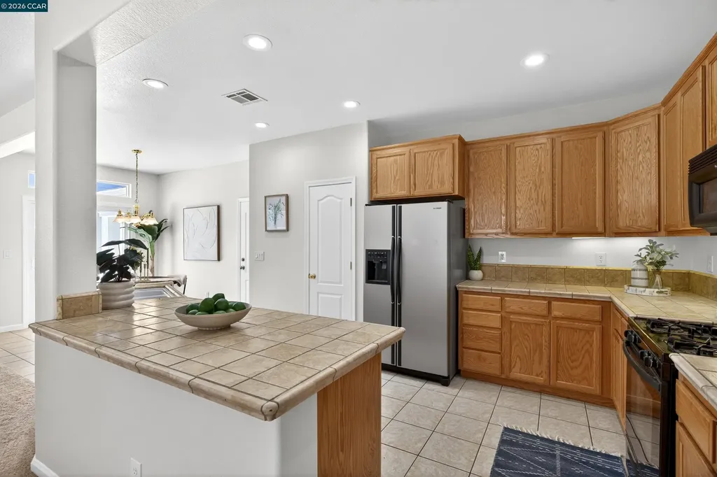 221 Victory Way Suisun City CA 94585