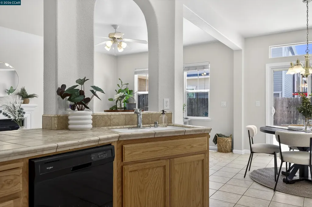 221 Victory Way Suisun City CA 94585