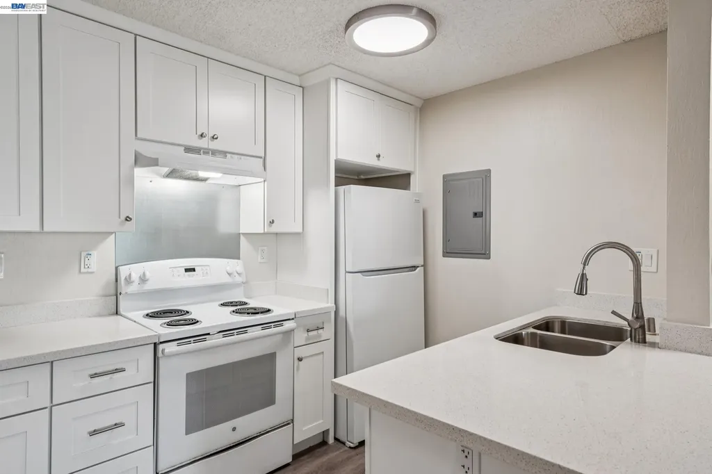 960 Shorepoint Court Alameda CA 94501