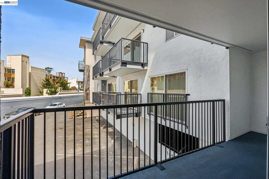 960 Shorepoint Court Alameda CA 94501