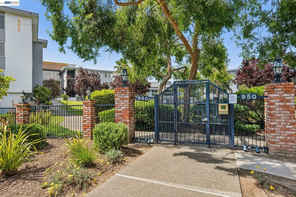 960 Shorepoint Court Alameda CA 94501