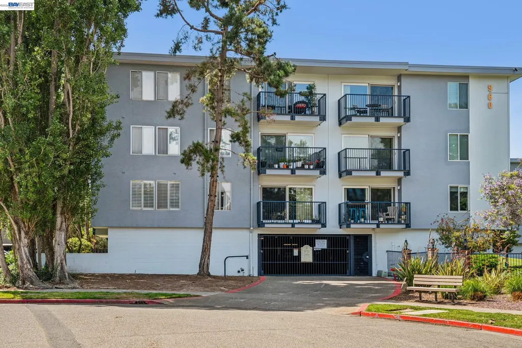 960 Shorepoint Court Alameda CA 94501