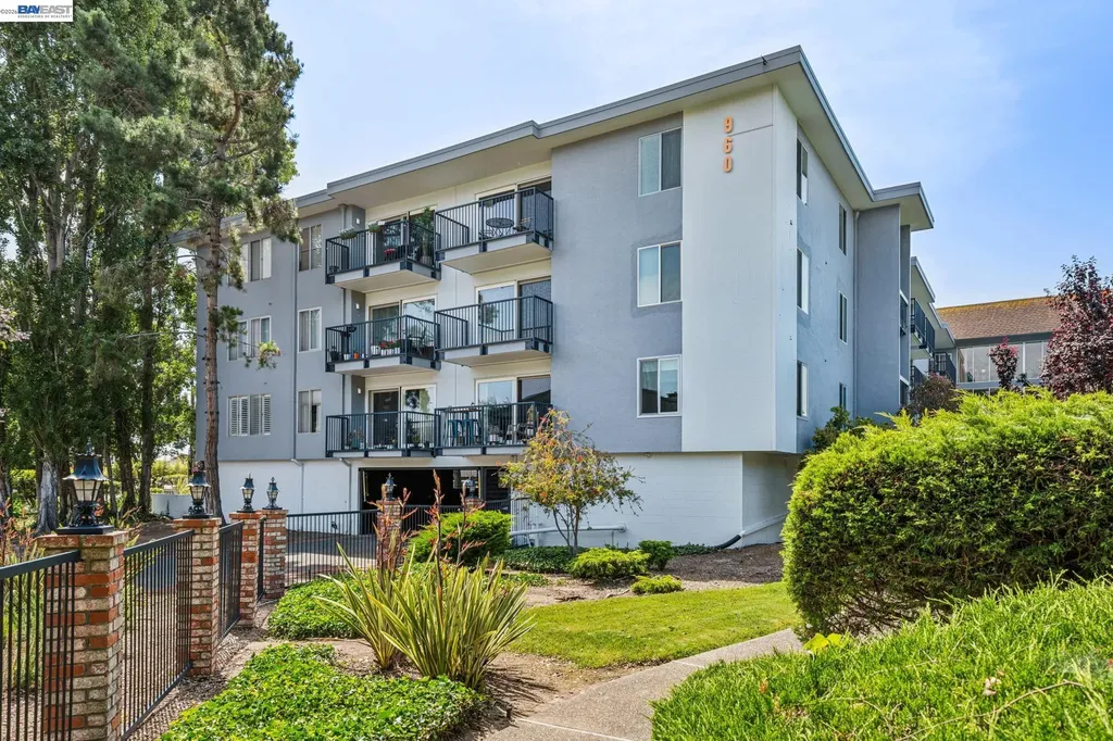 960 Shorepoint Court Alameda CA 94501