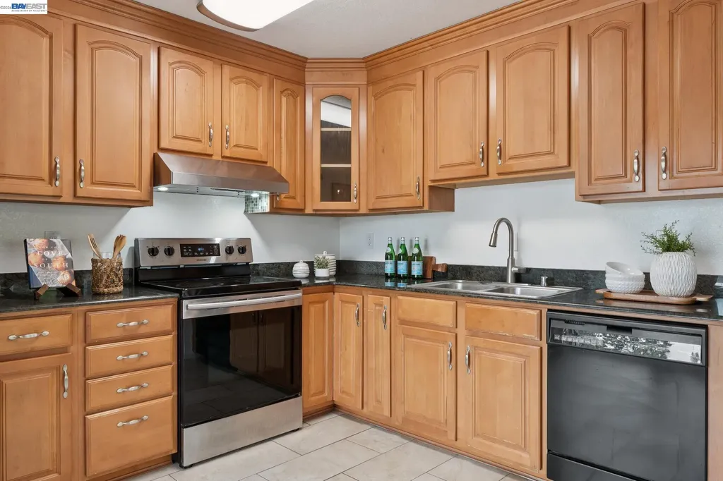 26 Raintree Court Hayward CA 94544