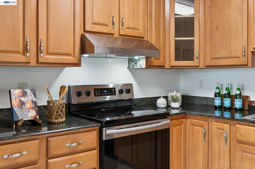 26 Raintree Court Hayward CA 94544