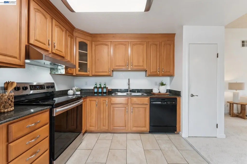 26 Raintree Court Hayward CA 94544