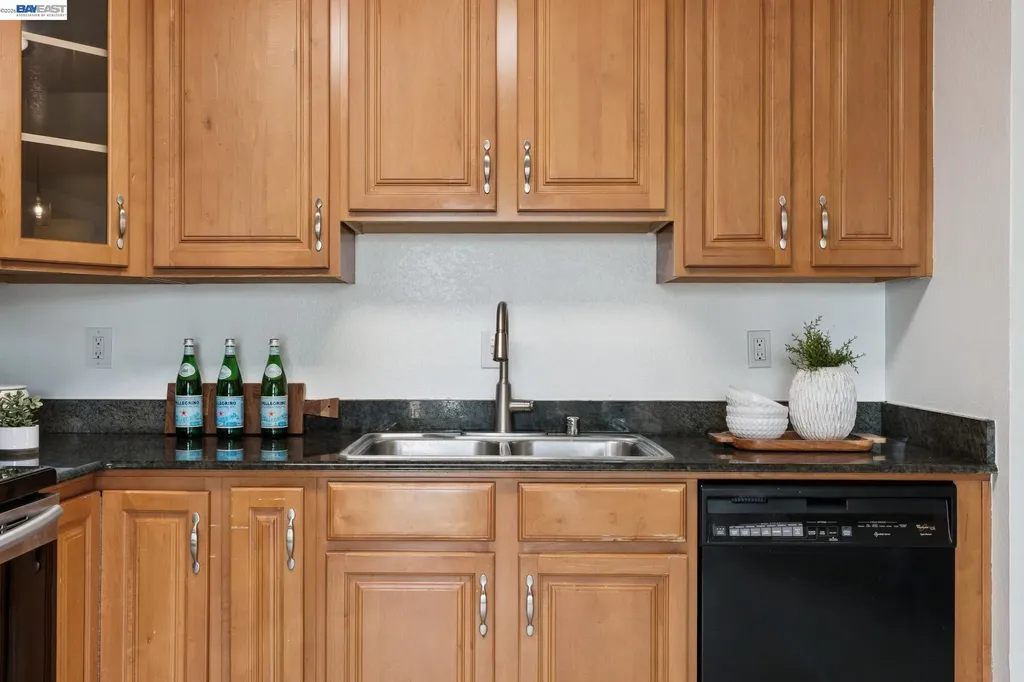 26 Raintree Court Hayward CA 94544