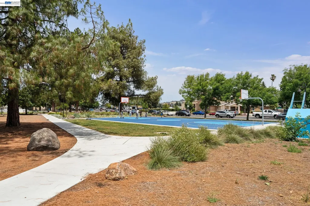 26 Raintree Court Hayward CA 94544
