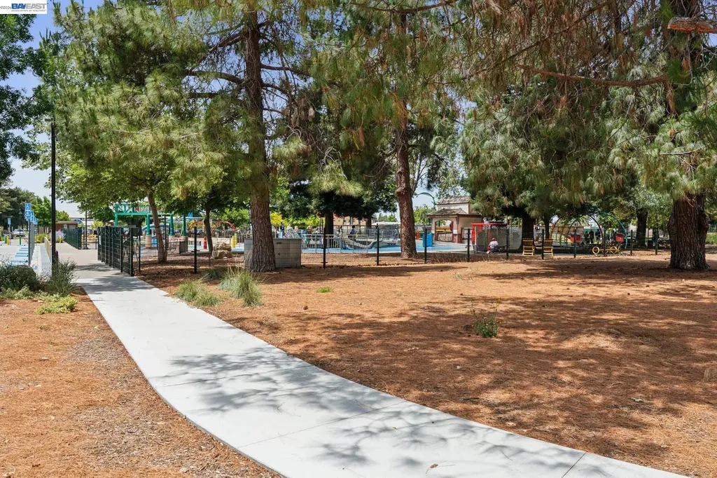 26 Raintree Court Hayward CA 94544