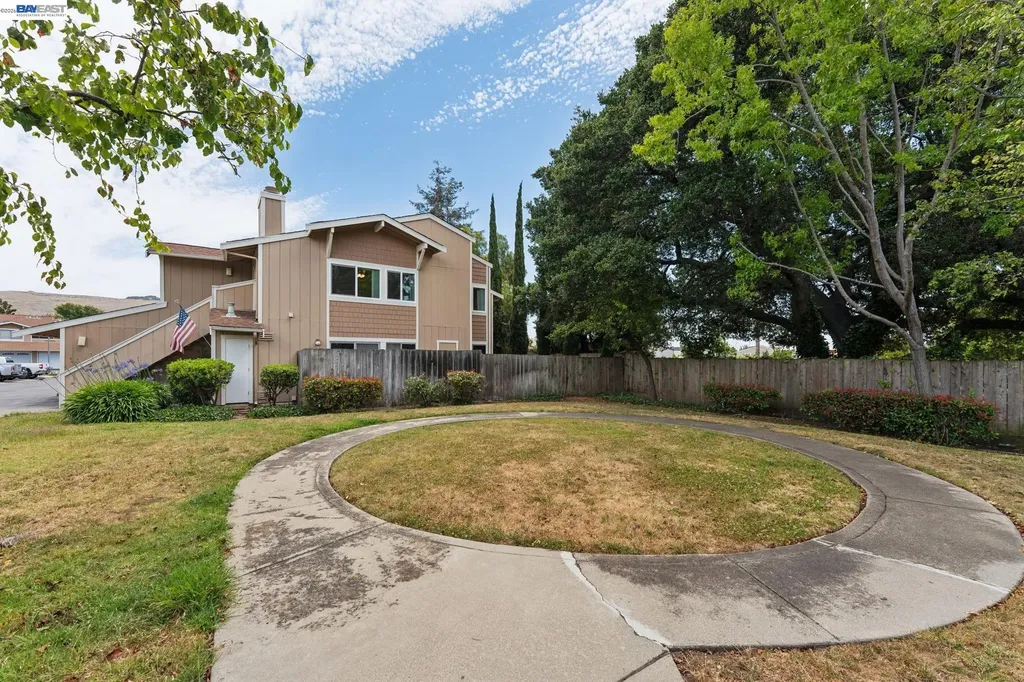 26 Raintree Court Hayward CA 94544