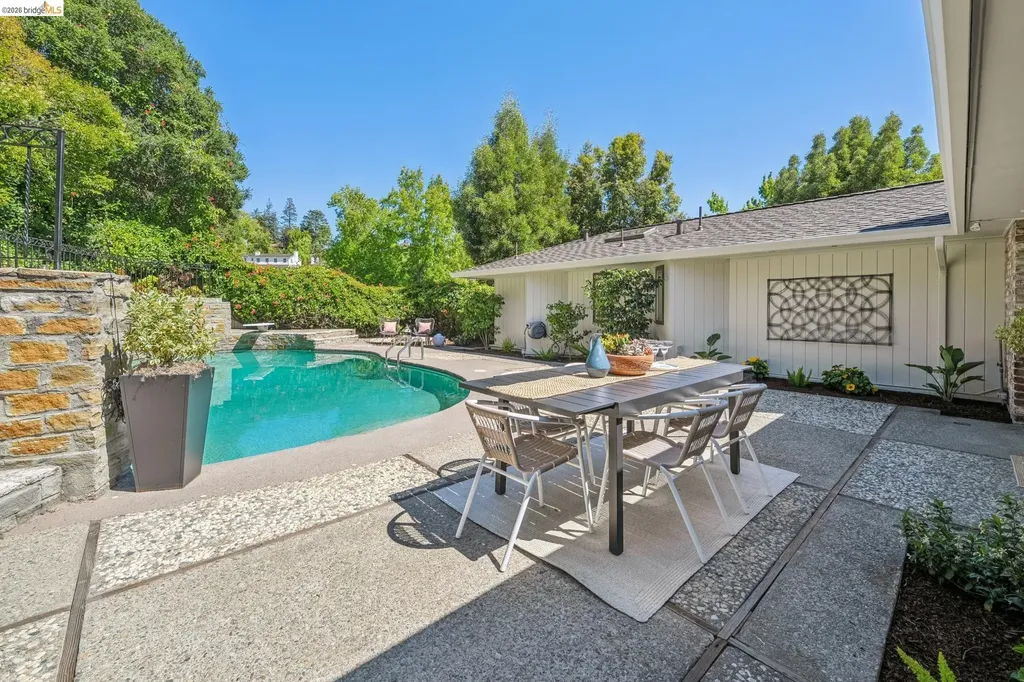 11 Huntleigh Road Piedmont CA 94611