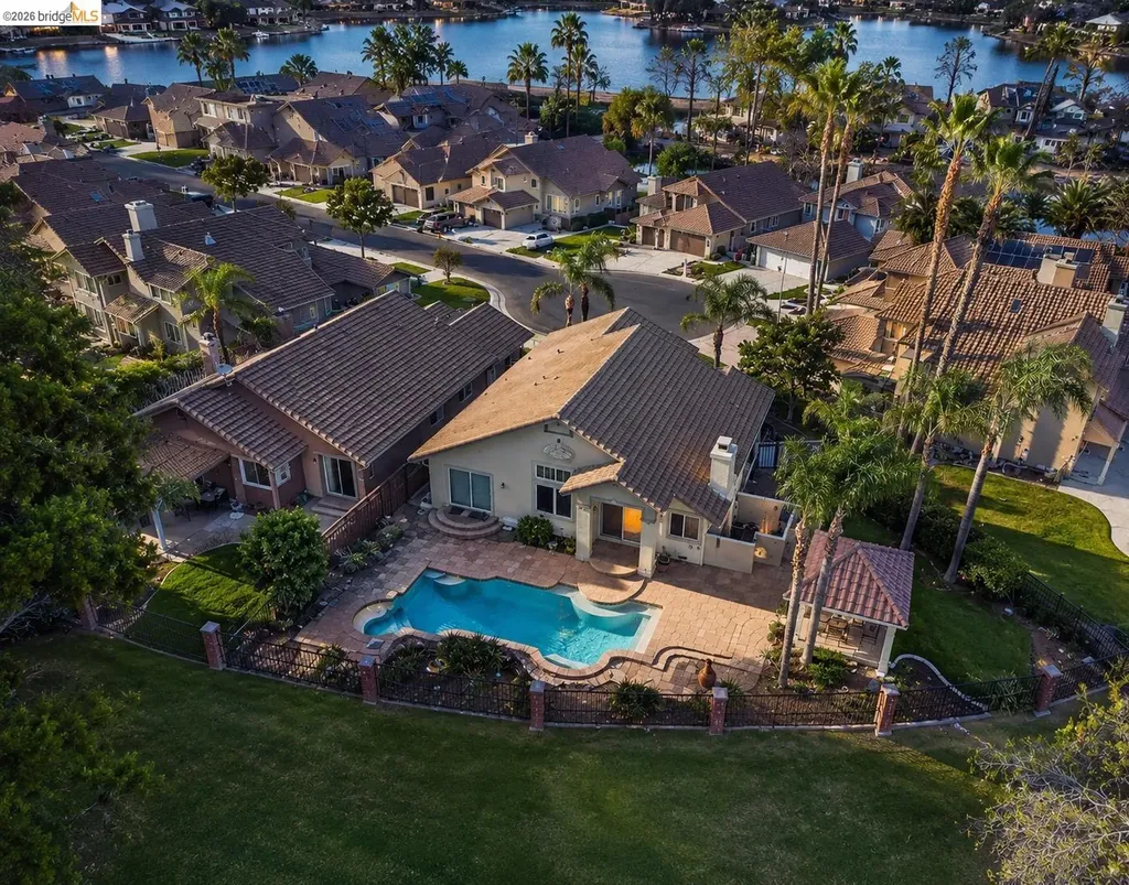 2244 Colonial Court Discovery Bay CA 94505
