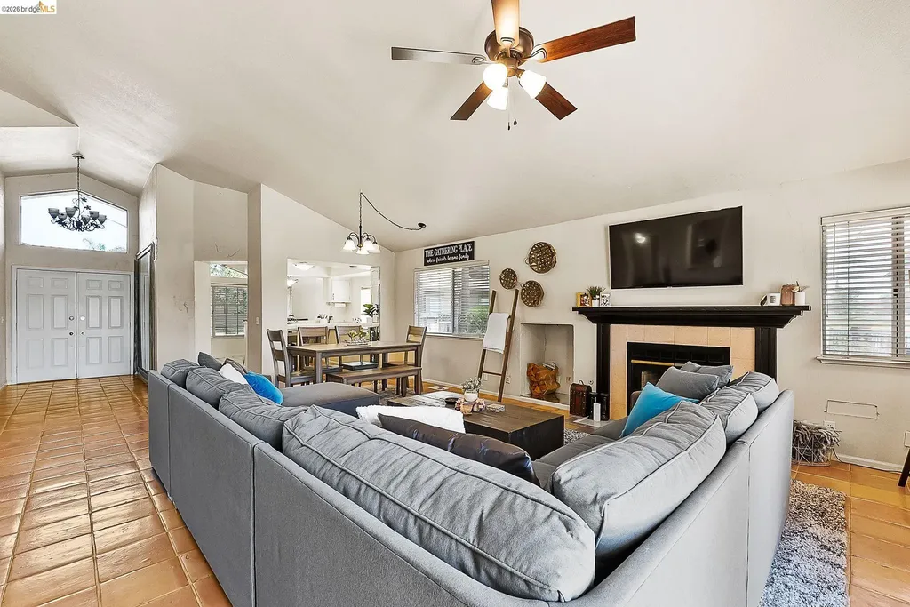 2244 Colonial Court Discovery Bay CA 94505