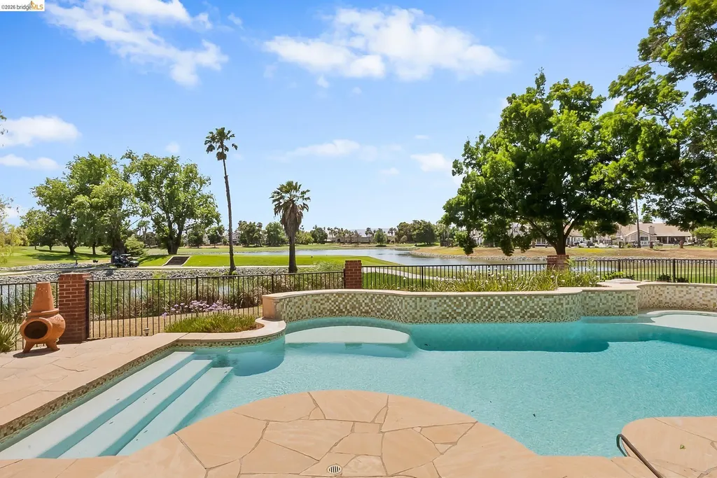 2244 Colonial Court Discovery Bay CA 94505