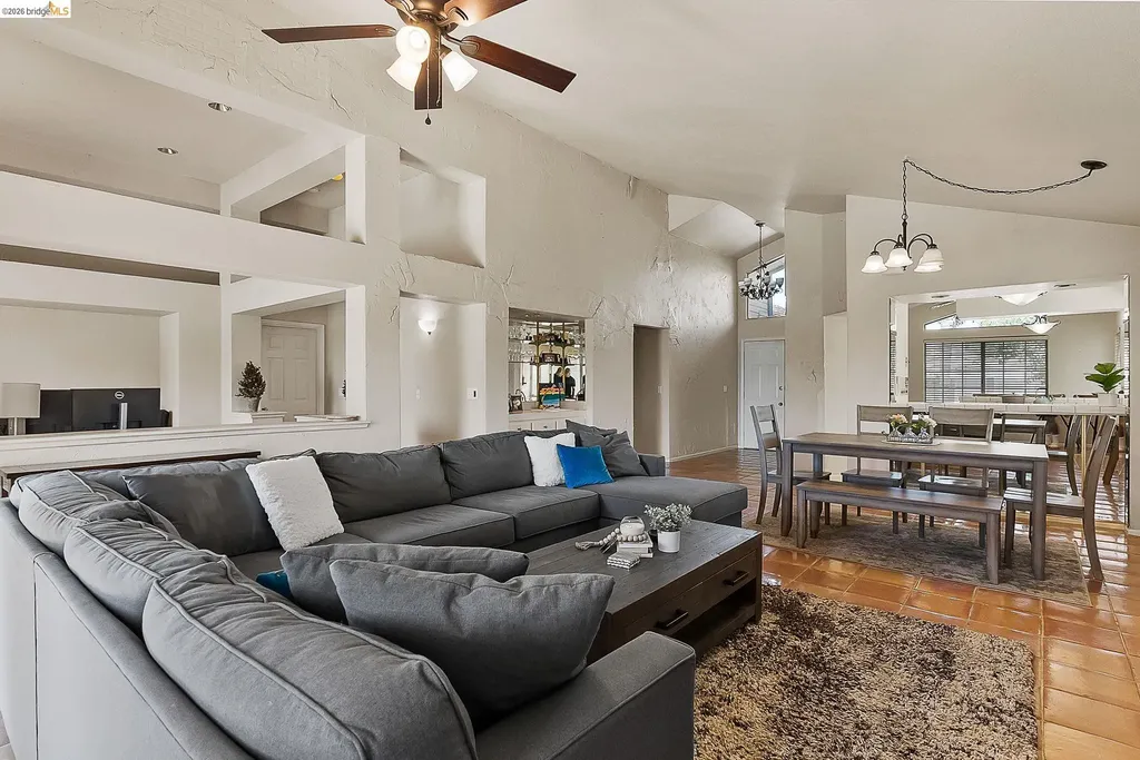 2244 Colonial Court Discovery Bay CA 94505